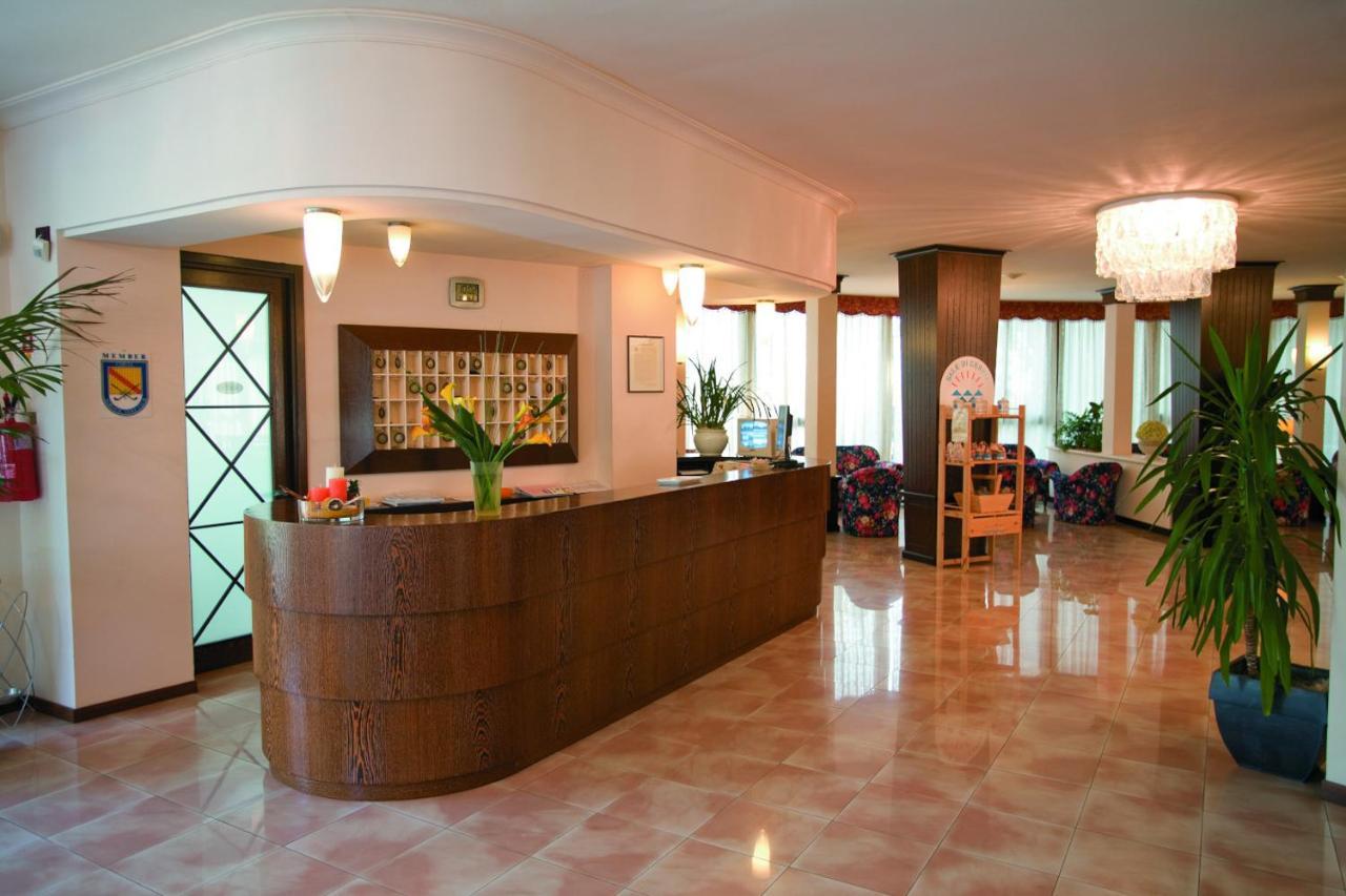 Hotel Fenice Gluten Free Milano Marittima Esterno foto