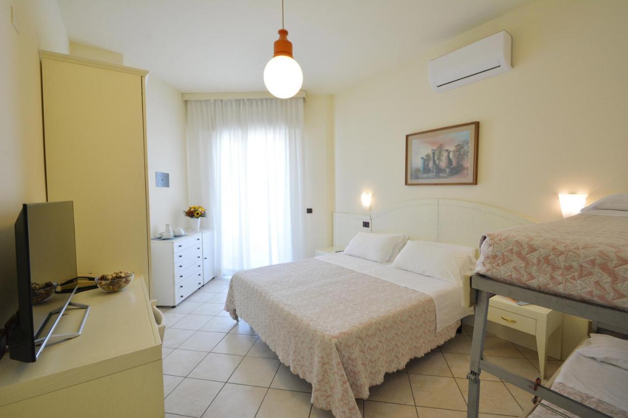 Hotel Fenice Gluten Free Milano Marittima Esterno foto