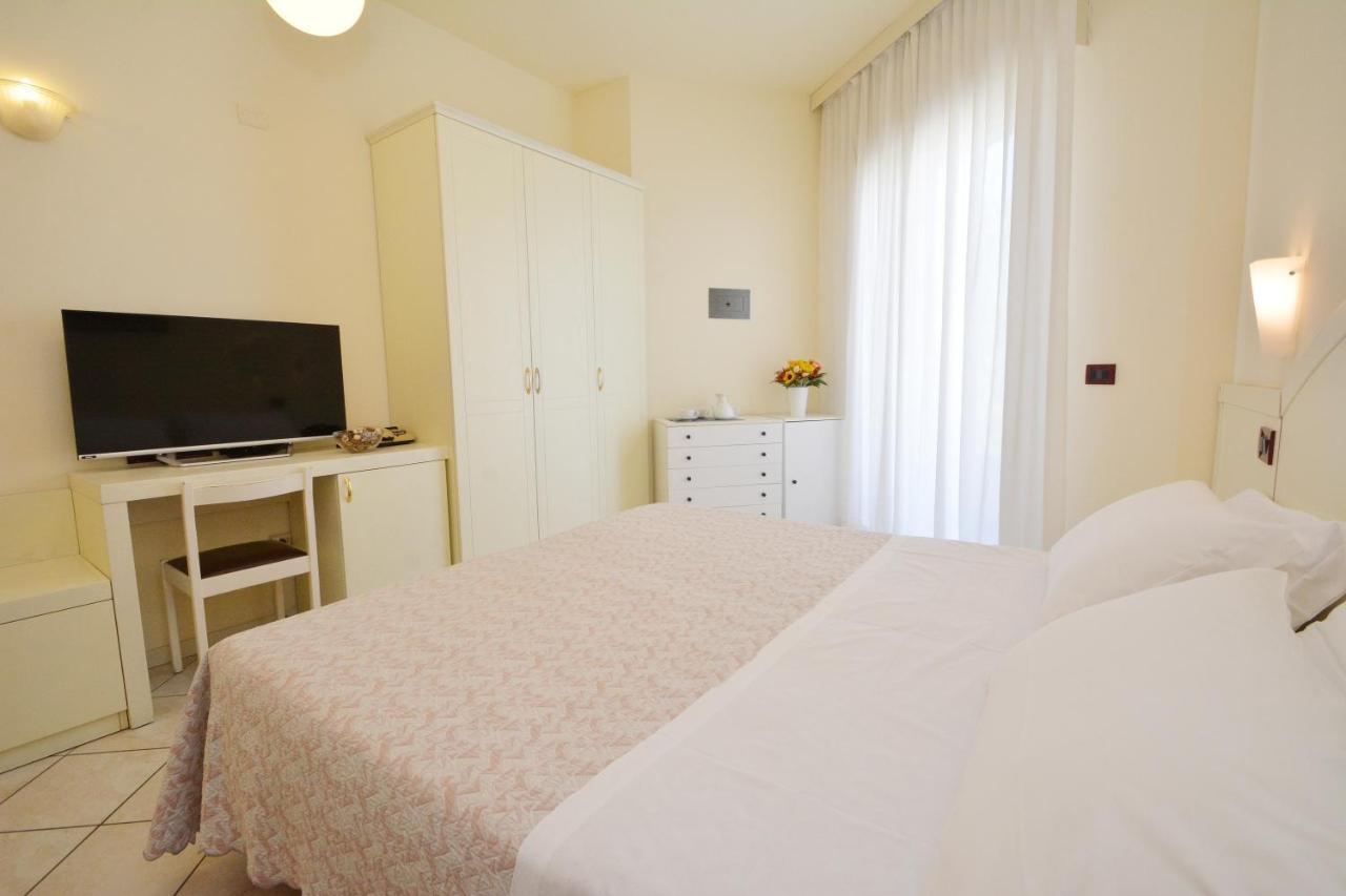 Hotel Fenice Gluten Free Milano Marittima Esterno foto