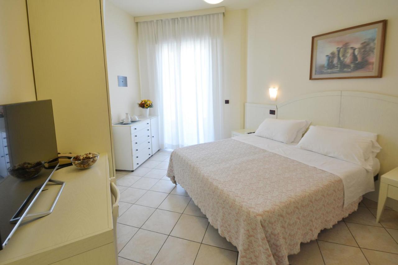 Hotel Fenice Gluten Free Milano Marittima Esterno foto