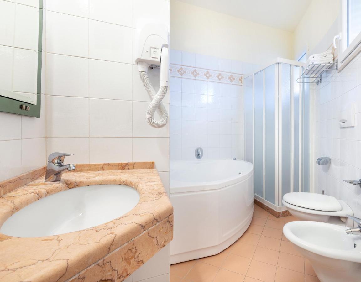 Hotel Fenice Gluten Free Milano Marittima Esterno foto