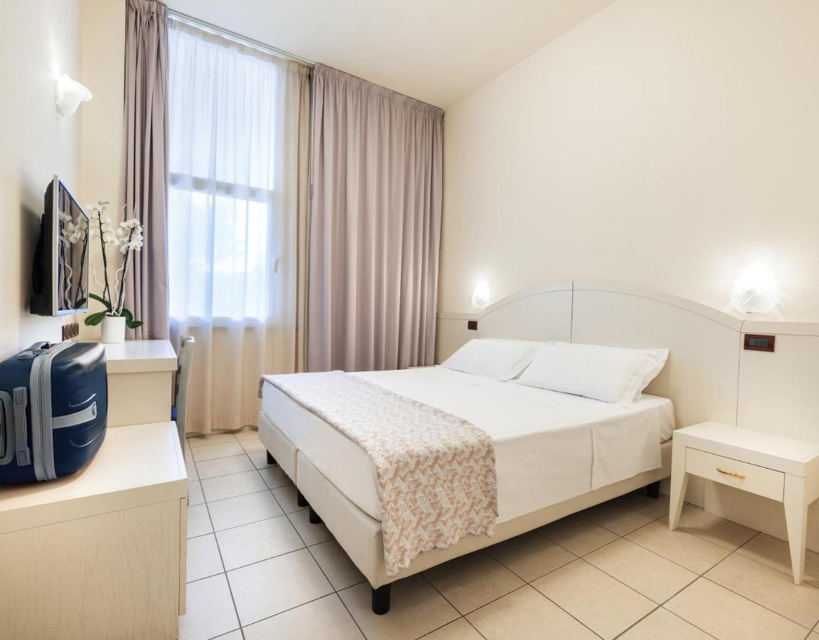 Hotel Fenice Gluten Free Milano Marittima Esterno foto