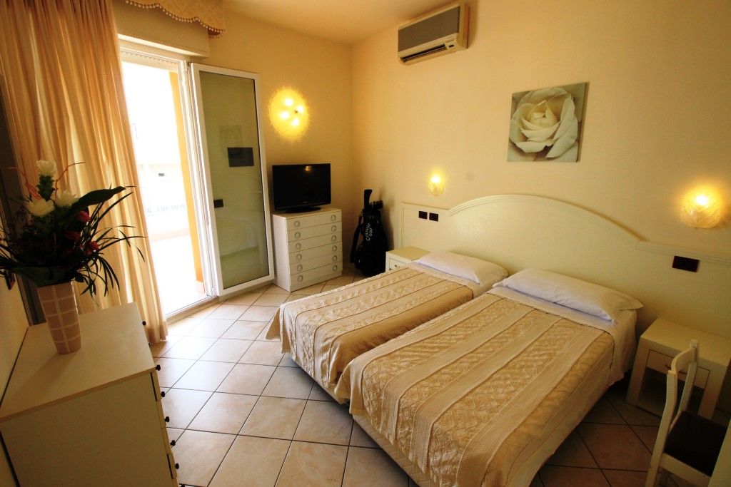 Hotel Fenice Gluten Free Milano Marittima Esterno foto